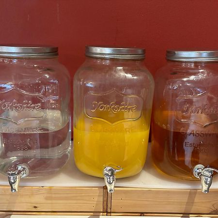 Danhostel Odense City المظهر الخارجي الصورة Mason jar beverage dispensers