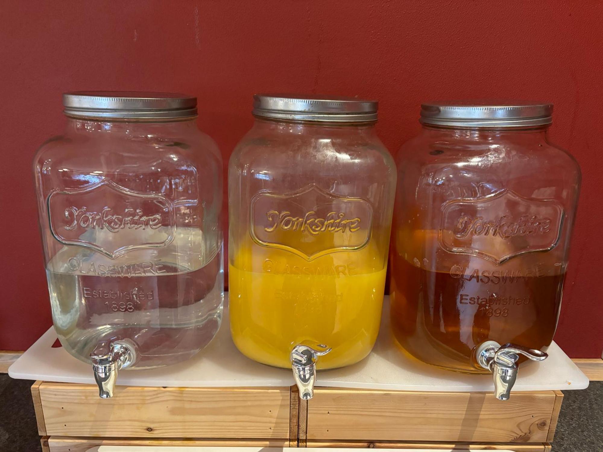 Danhostel Odense City المظهر الخارجي الصورة Mason jar beverage dispensers