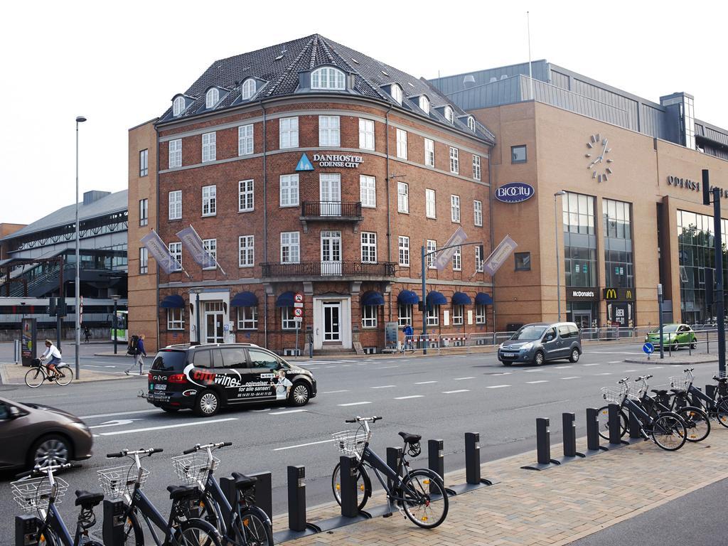 Danhostel Odense City المظهر الخارجي الصورة The station building