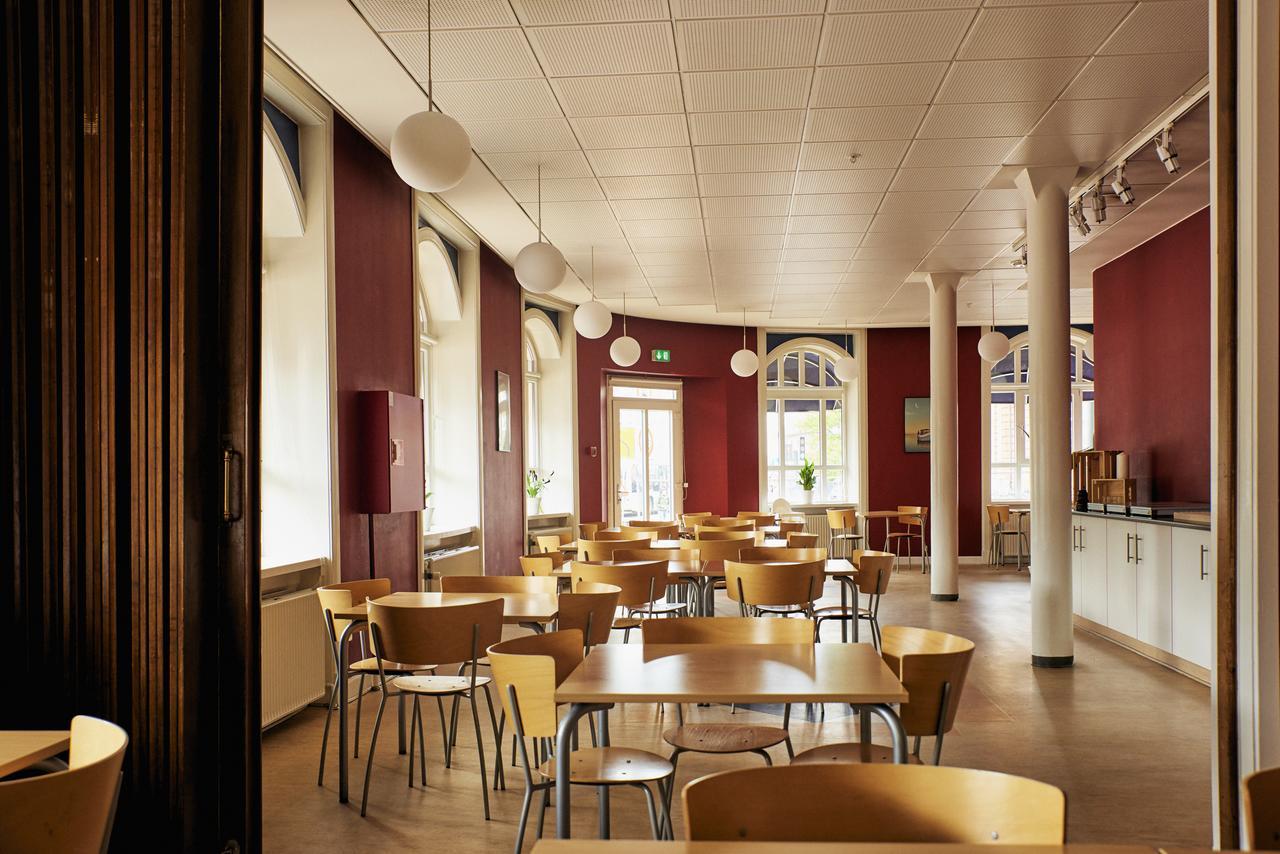 Danhostel Odense City المظهر الخارجي الصورة The library