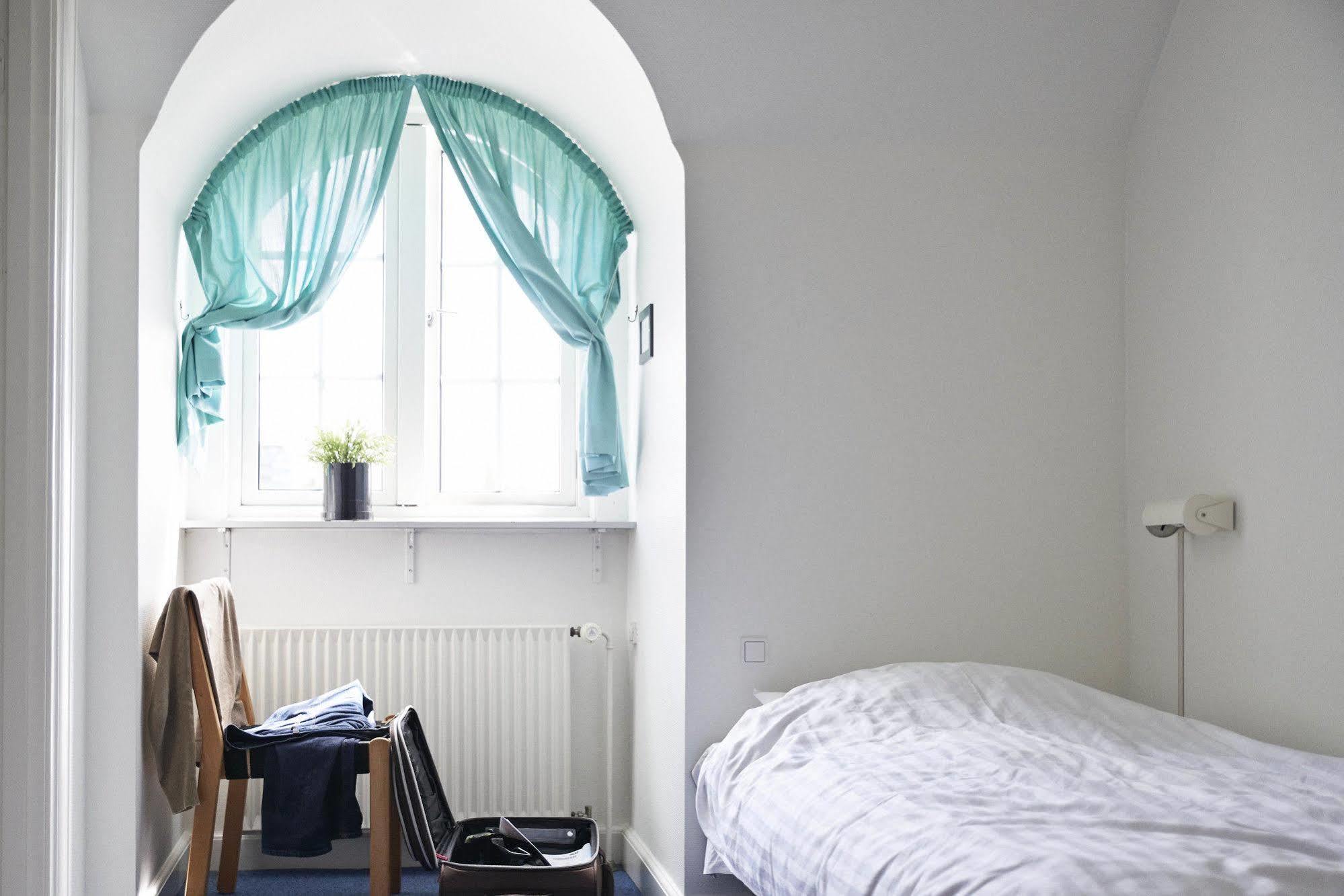 Danhostel Odense City المظهر الخارجي الصورة A typical room at the International College of Hotel Management