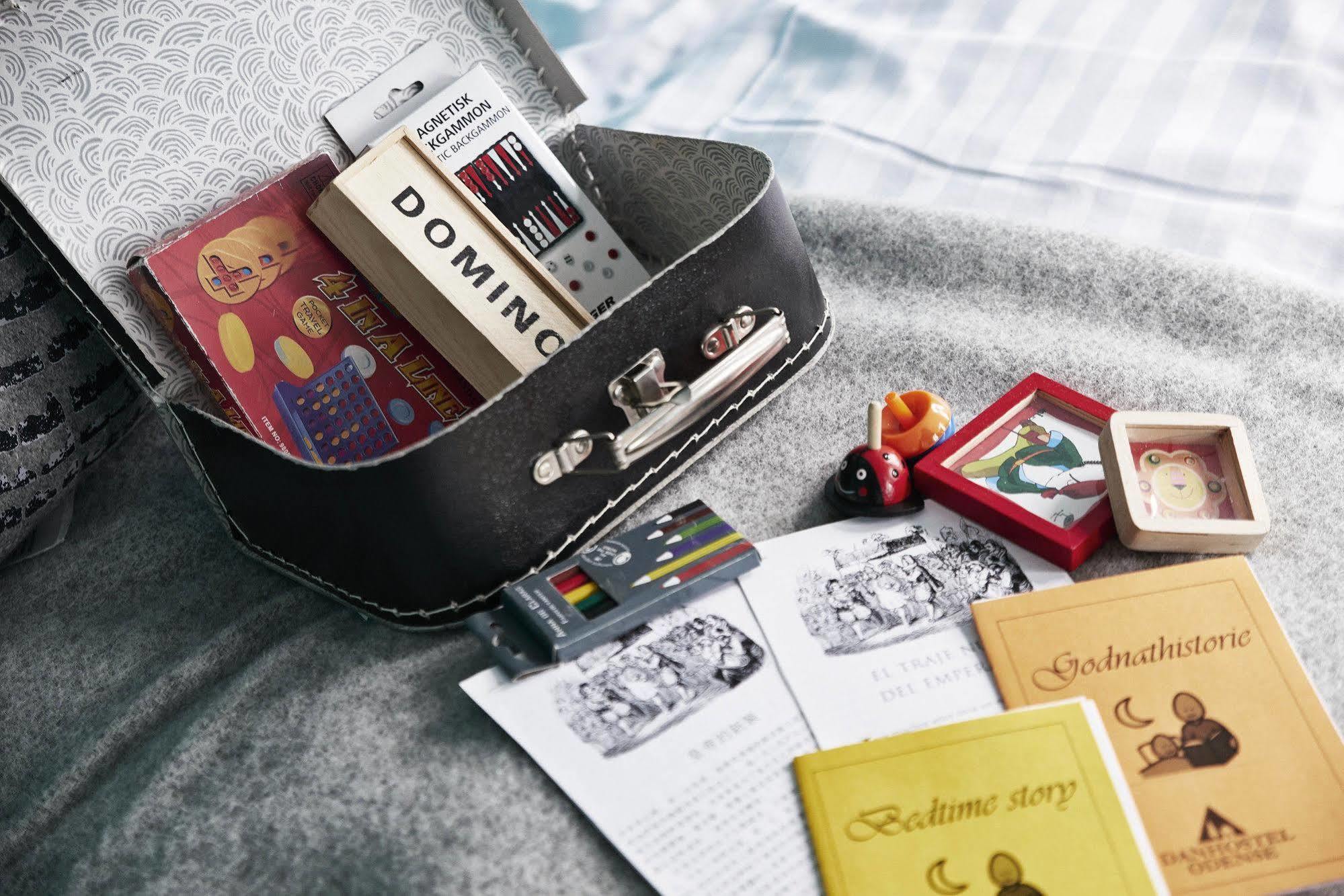 Danhostel Odense City المظهر الخارجي الصورة A typical school bag