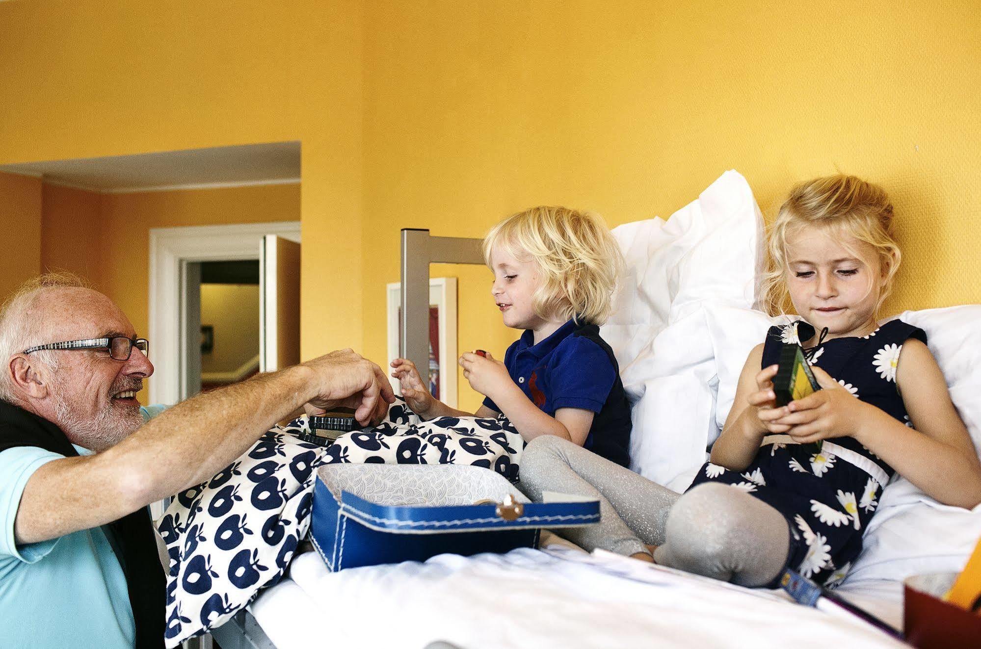 Danhostel Odense City المظهر الخارجي الصورة Family at the Best Western Premier Hotel, Copenhagen